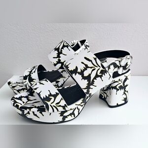 Aerosoles Camera White Floral Faux Leather Platform Sandal Size 7M